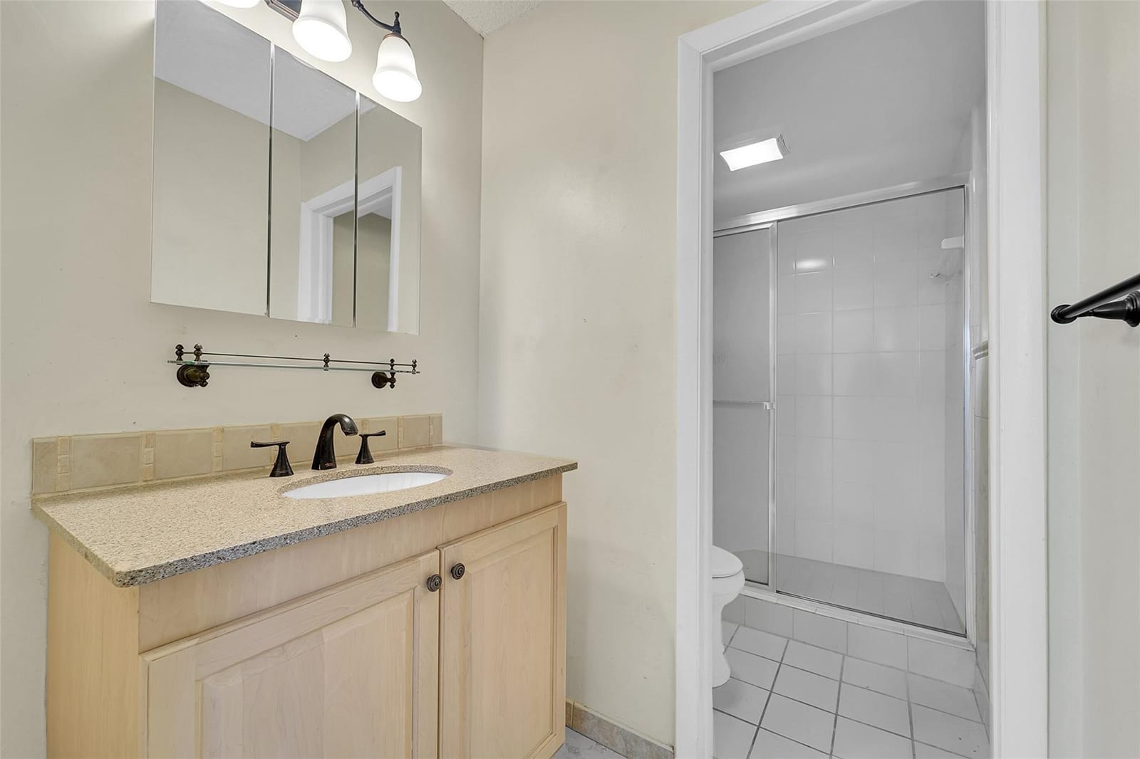 610 Tennis Club Drive 401, Fort Lauderdale, FL 33311 photo 14