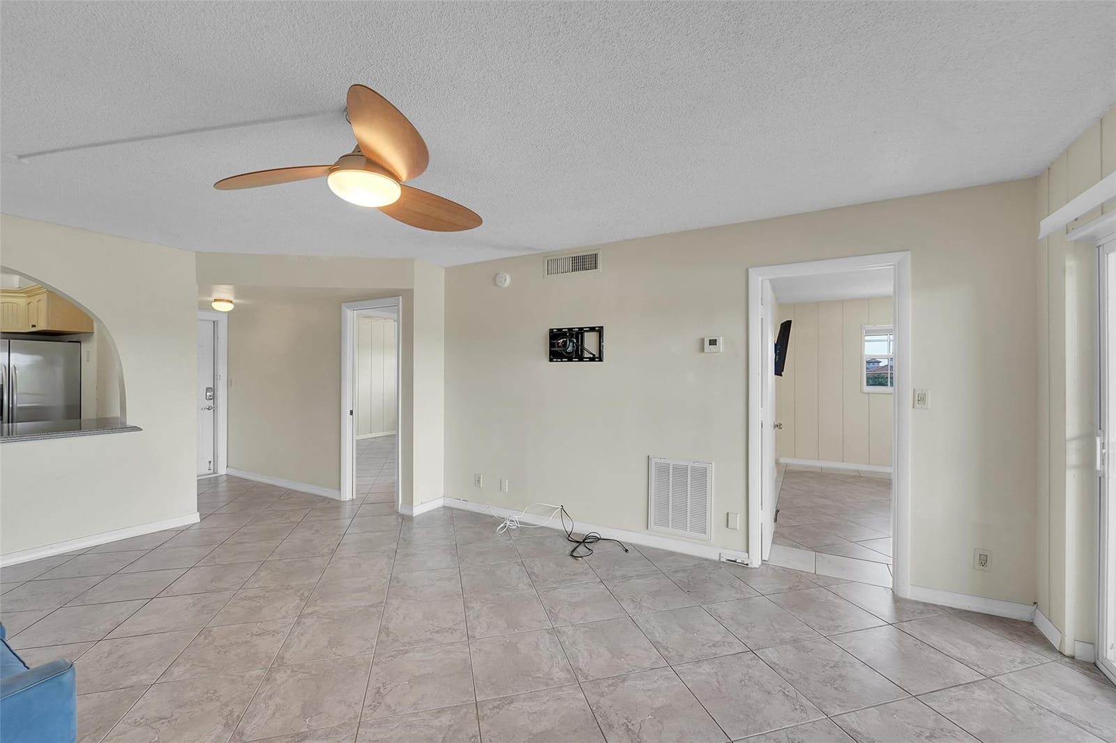 610 Tennis Club Drive 401 — photo 10