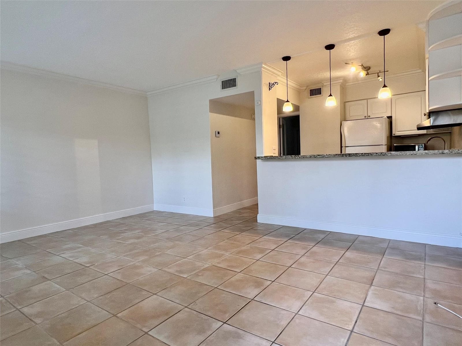 2124 NE 5th Avenue 107 — photo 3