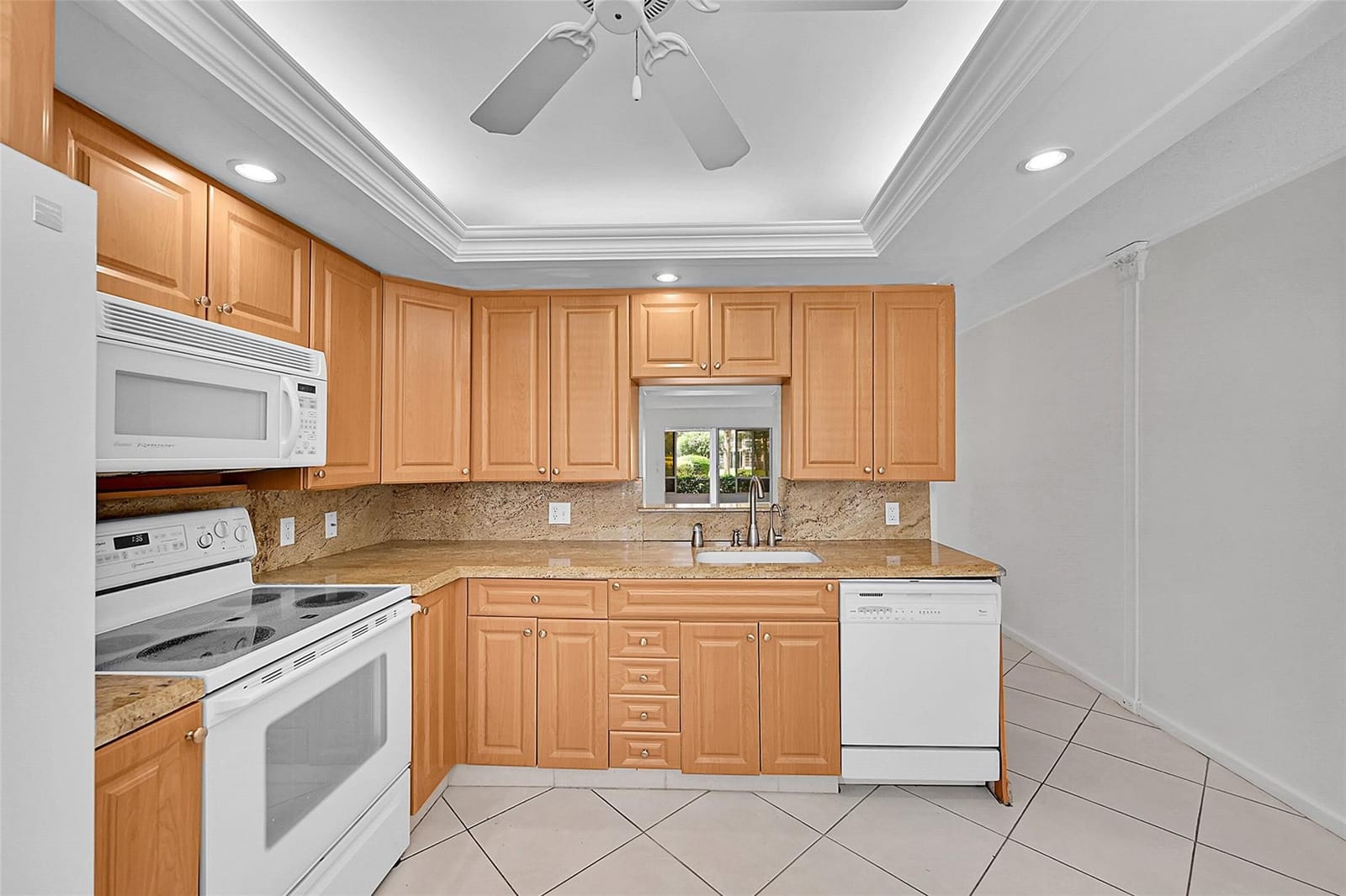 4701 Martinique Drive K1 — photo 3