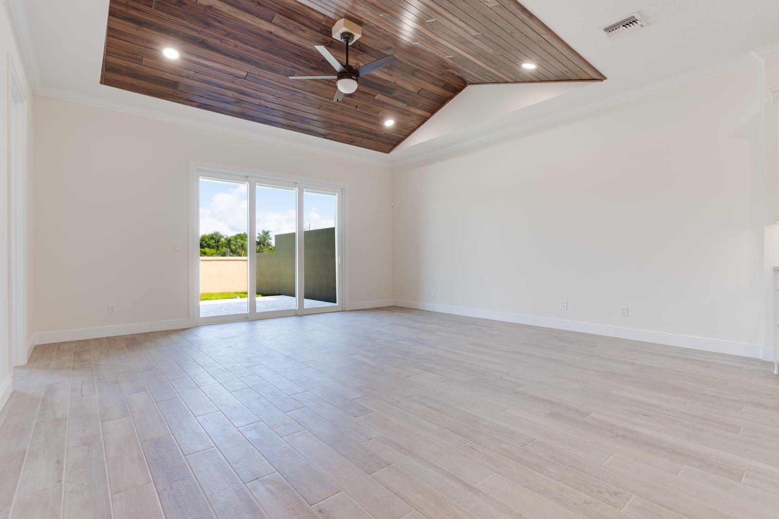1805 Bridgepointe Circle 3, Vero Beach, FL 32967 photo 2