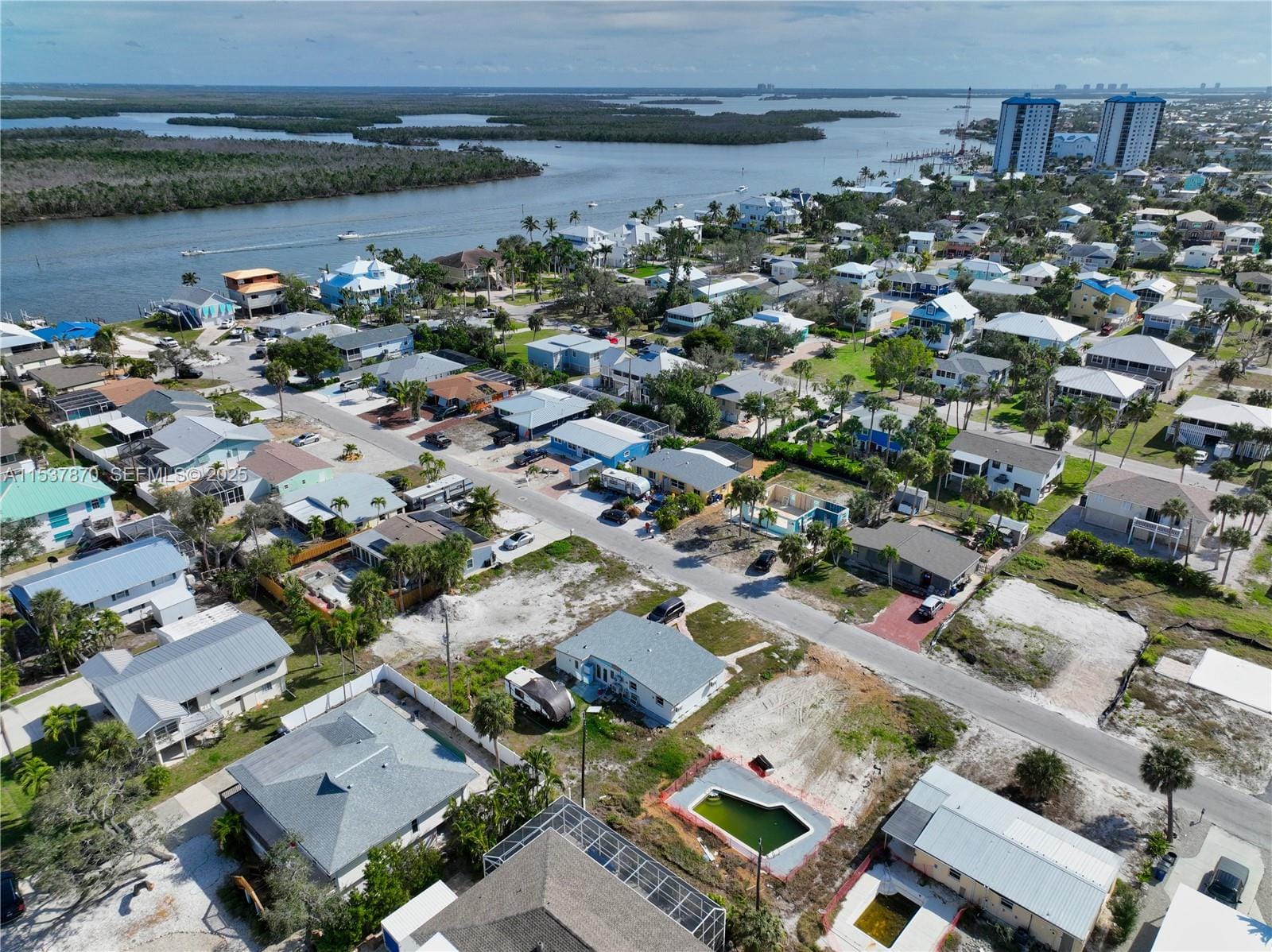 161 Hibiscus Drive, Fort Myers, FL 33931 photo 14
