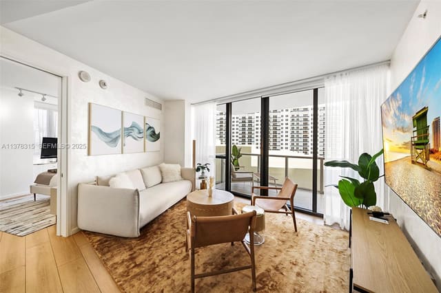 2201 Collins Avenue 811, Miami Beach, FL 33139