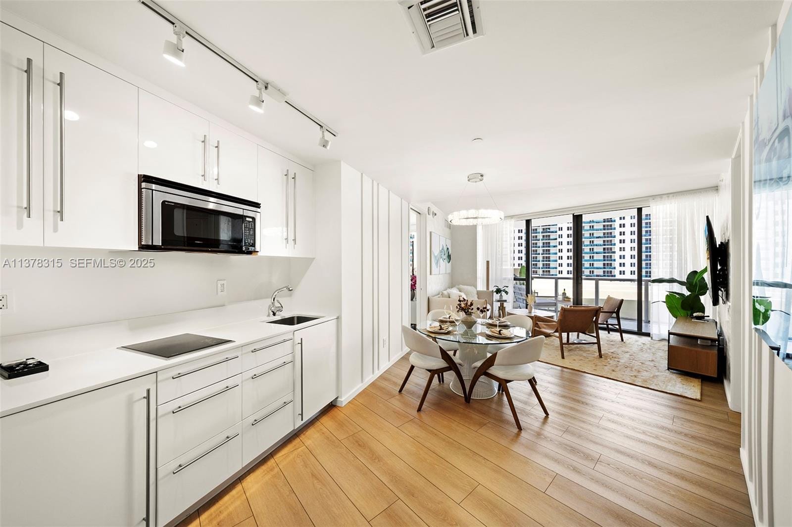 2201 Collins Avenue 811 — photo 8