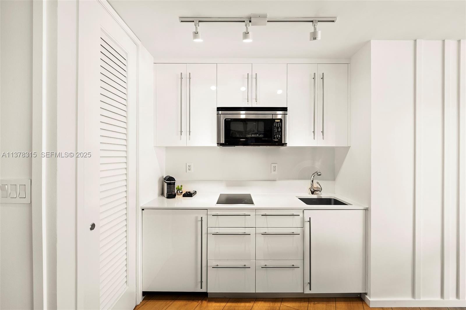 2201 Collins Avenue 811 — photo 10