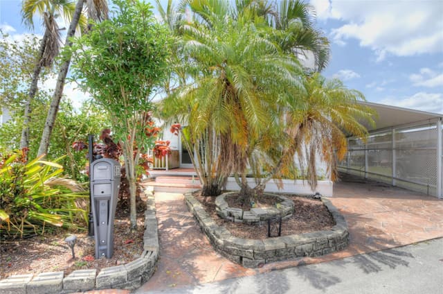 8608 SW 17th Street, sold in Park City Sec One 49-11 B, Davie, FL