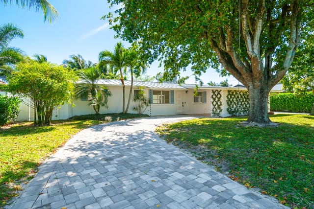 2054 Palmetto Road, West Palm Beach, FL 33406