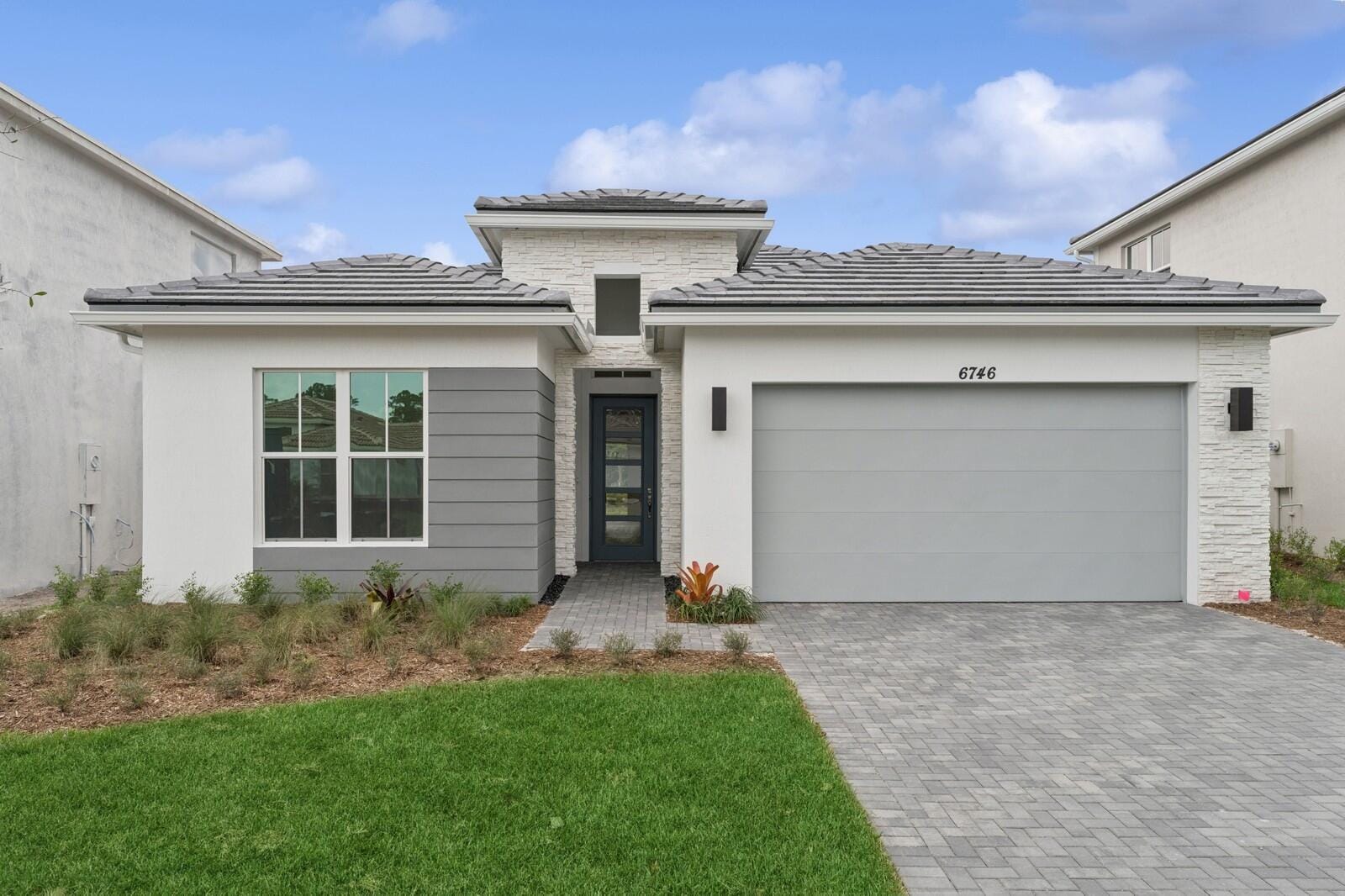 6746 SE Lost Pne Drive 18, Stuart, FL 34997
