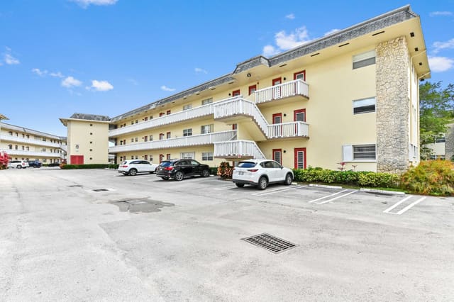 4321 NW 16th Street C302, Lauderhill, FL 33313