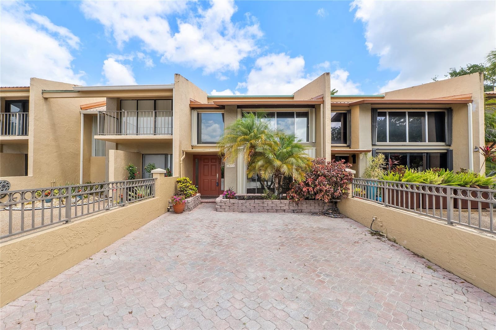 701 E Coco Plum Circle 4, Plantation, FL 33324