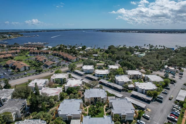 1510 NE 12th Terrace E-2, Jensen Beach, FL 34957