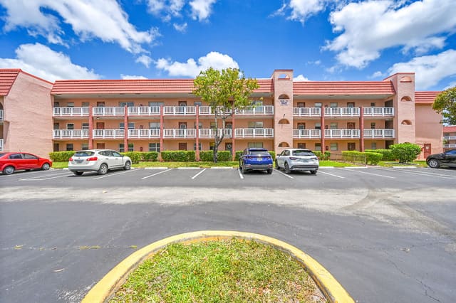 9621 Sunrise Lakes Boulevard 104, sold in Sunrise Lakes 126 Condo, Sunrise, FL