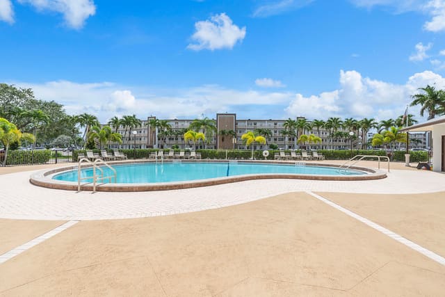 1021 Guildford B 1021, Boca Raton, FL 33434
