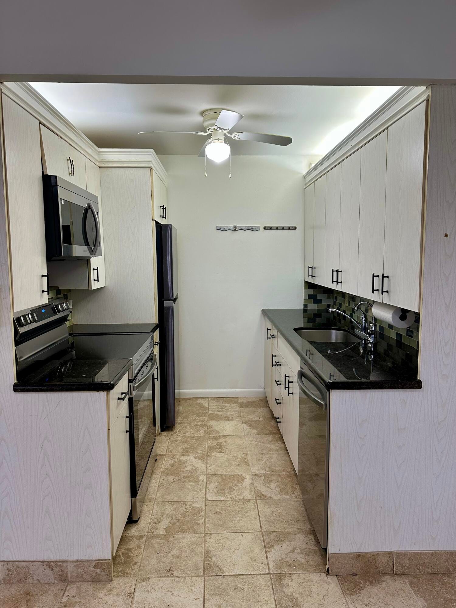 1021 Guildford B 1021, Boca Raton, FL 33434 photo 5