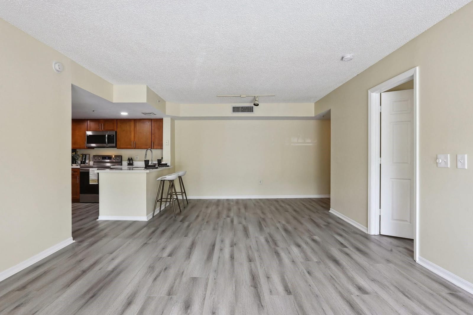 5051 Wiles Road 201 — photo 11