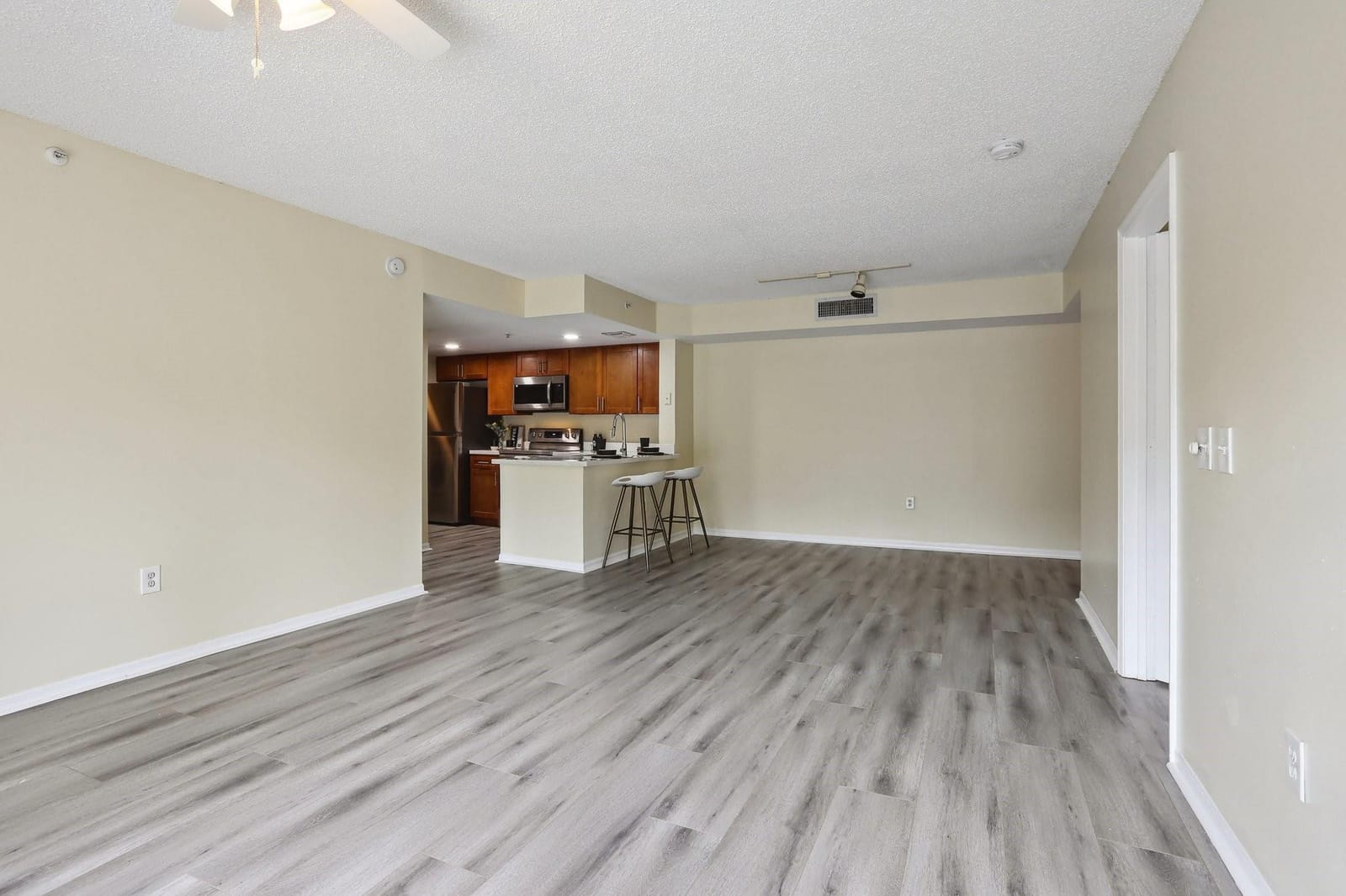 5051 Wiles Road 201 — photo 12