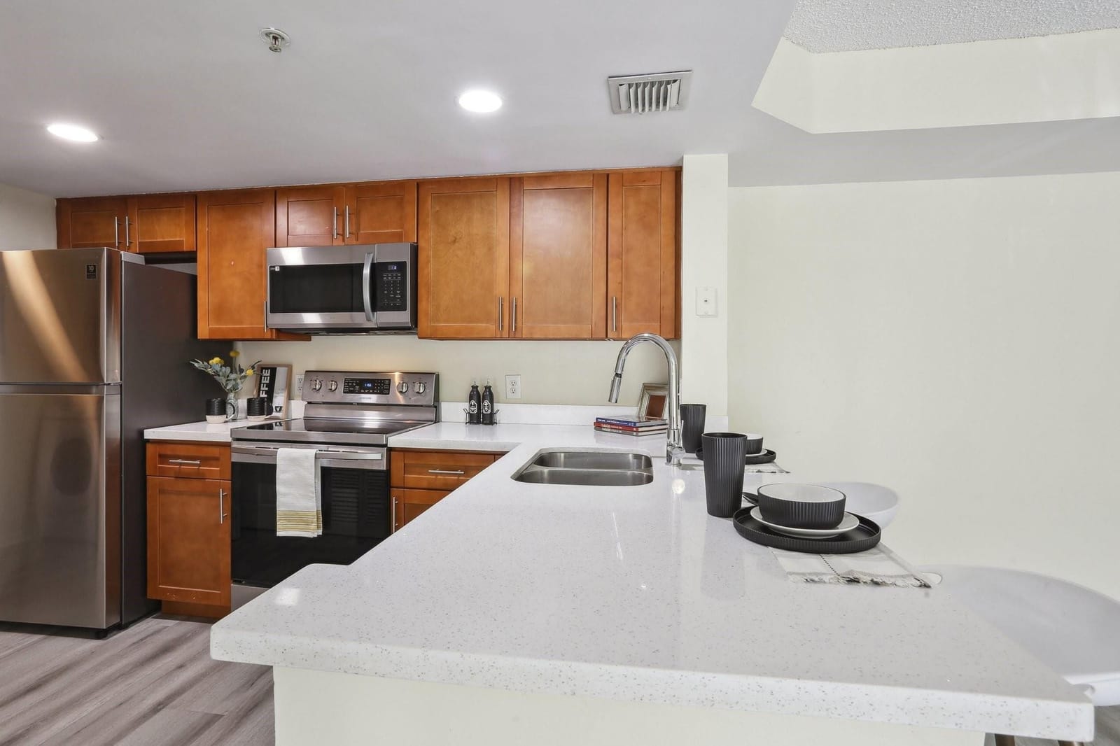 5051 Wiles Road 201 — photo 5