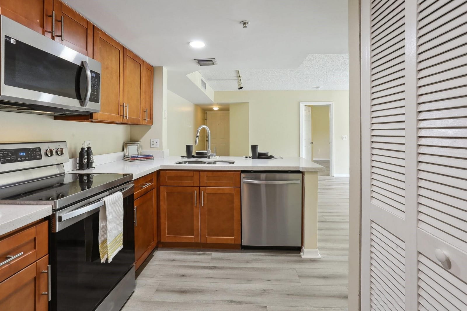 5051 Wiles Road 201 — photo 6