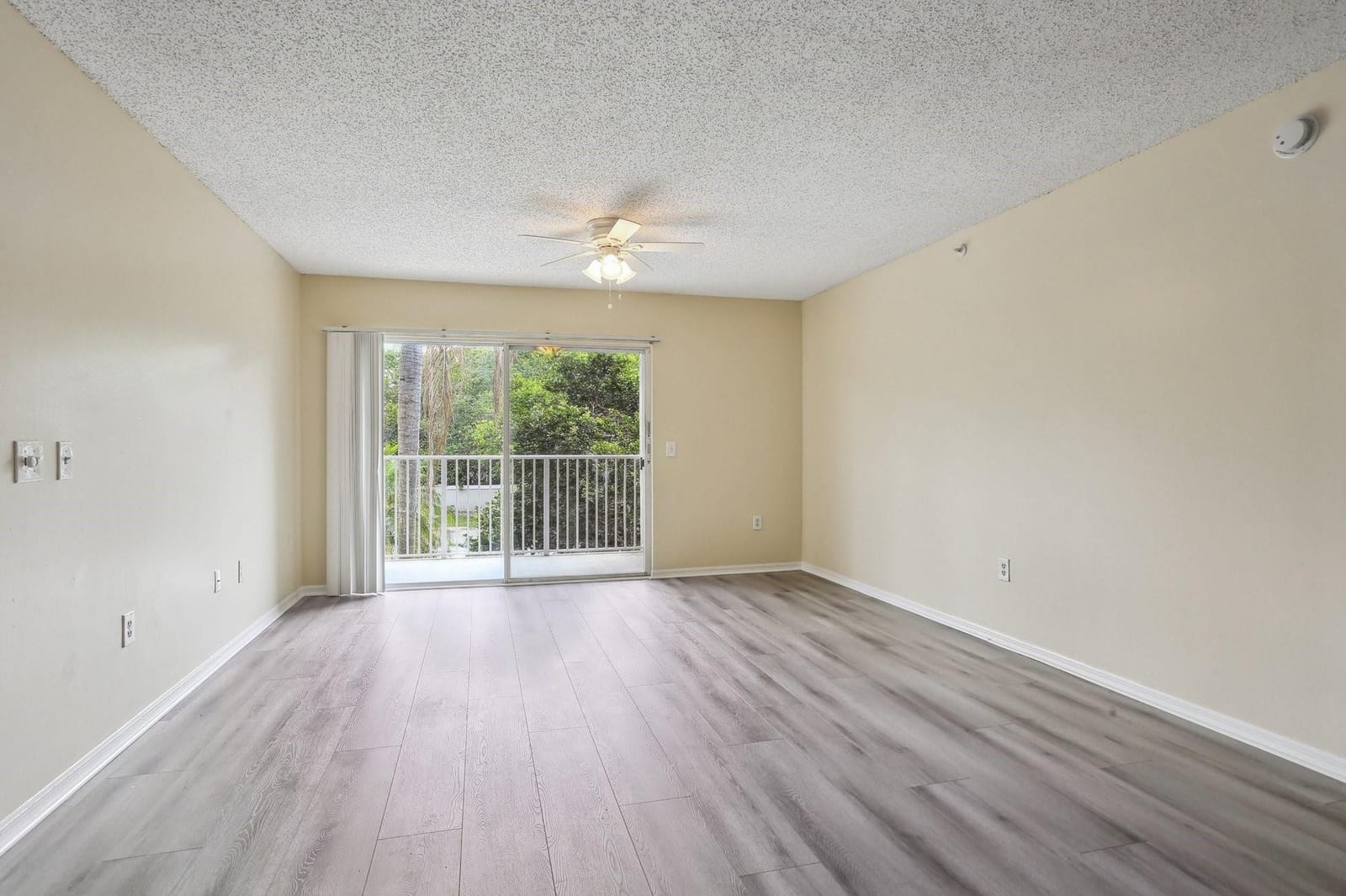 5051 Wiles Road 201 — photo 10