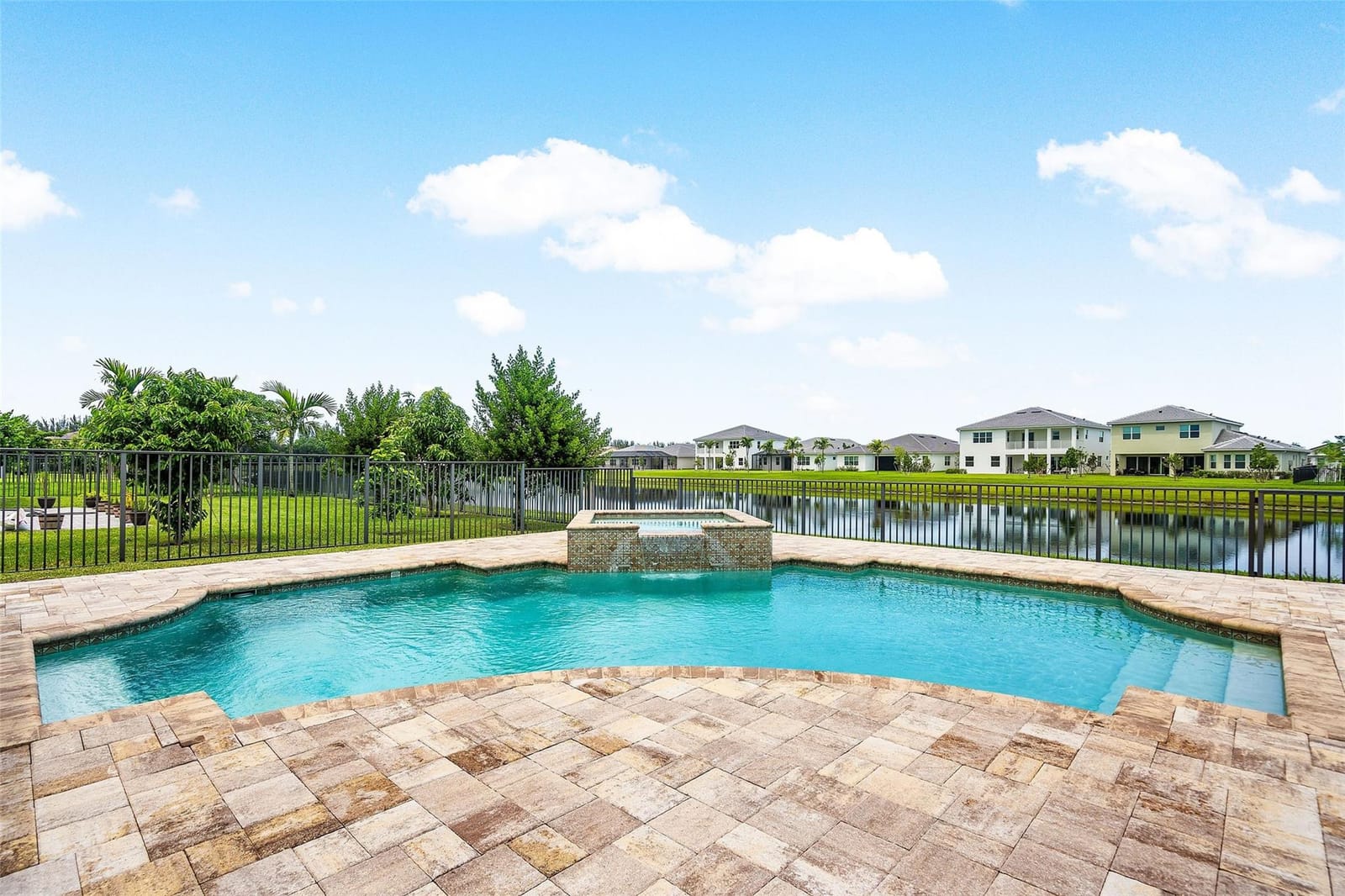 15238 Goldfinch Circle — photo 4