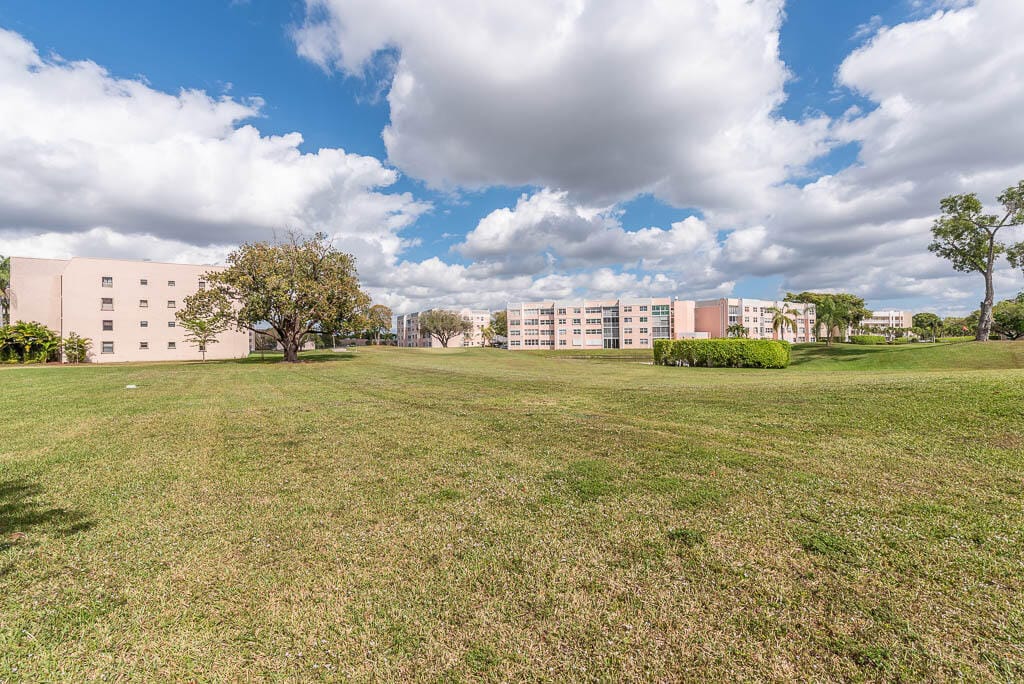 2606 NW 104th Avenue 406, Sunrise, FL 33322 photo 2