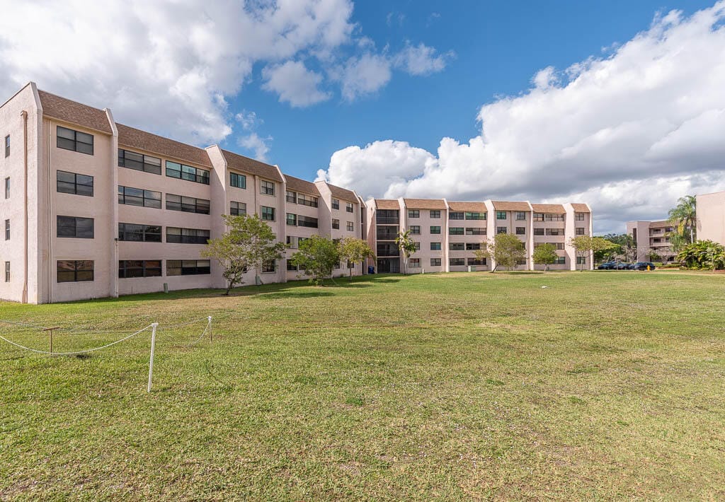 2606 NW 104th Avenue 406, Sunrise, FL 33322 photo 3