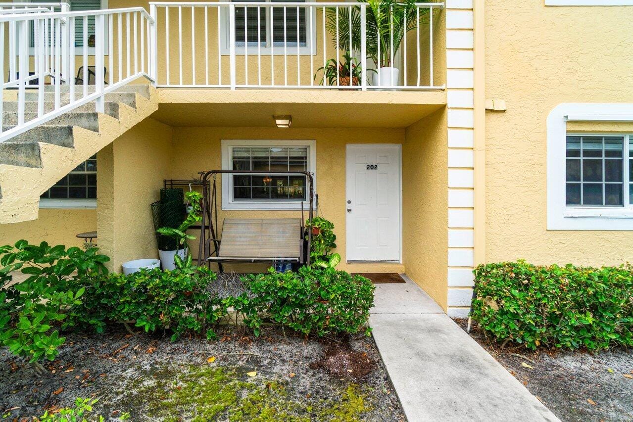 202 Palm Beach Trace Drive 202, Royal Palm Beach, FL 33411 photo 2