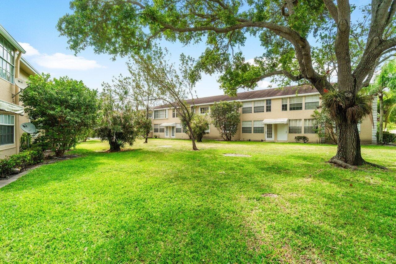 202 Palm Beach Trace Drive 202, Royal Palm Beach, FL 33411 photo 19