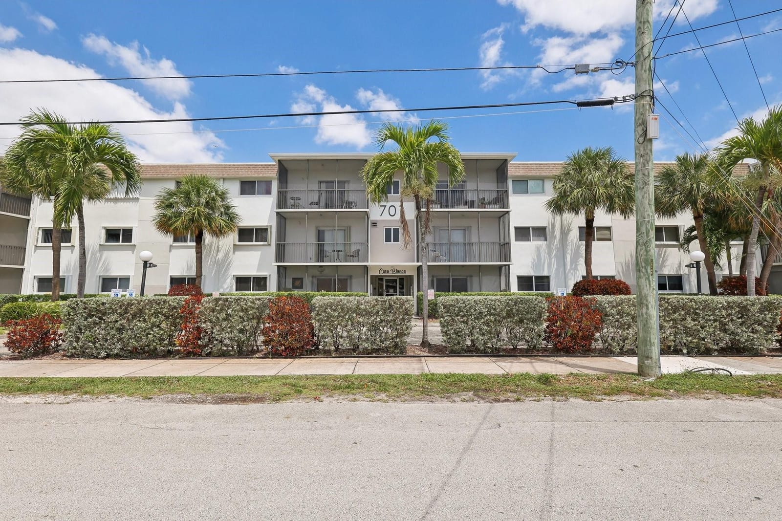 701 NE 1st Court 206, Hallandale Beach, FL 33009 photo 2