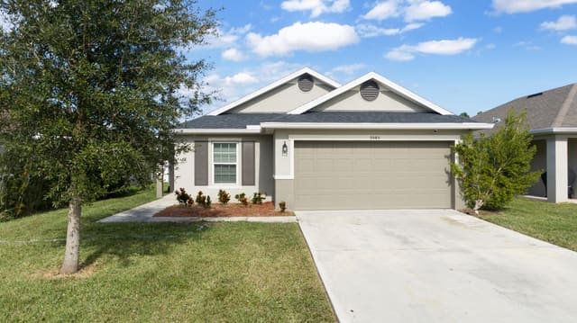 5545 NW Pine Trail Circle, Port St. Lucie, FL 34983