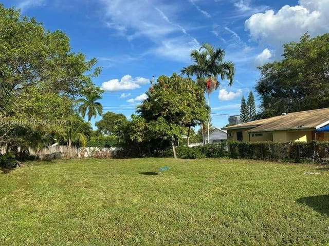 405 SW 4th Terrace, Hallandale Beach, FL 33009