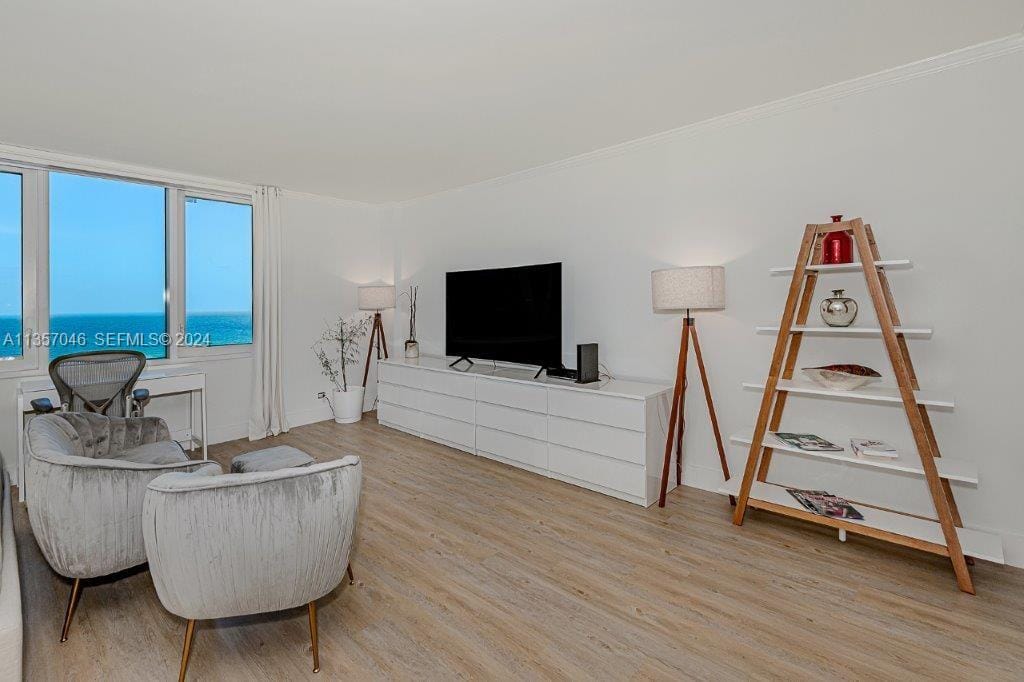 2301 Collins Avenue 842 — photo 8