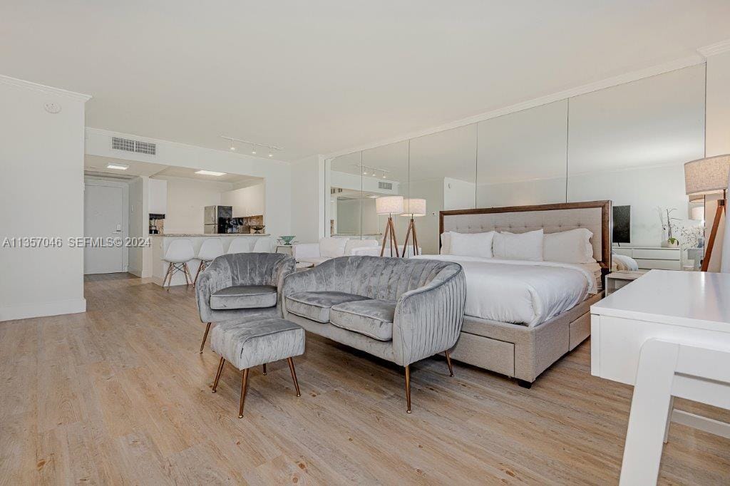 2301 Collins Avenue 842 — photo 9