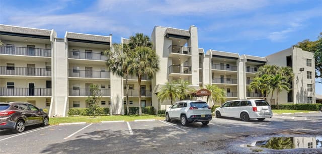 9450 Poinciana Place 215, Davie, FL 33324