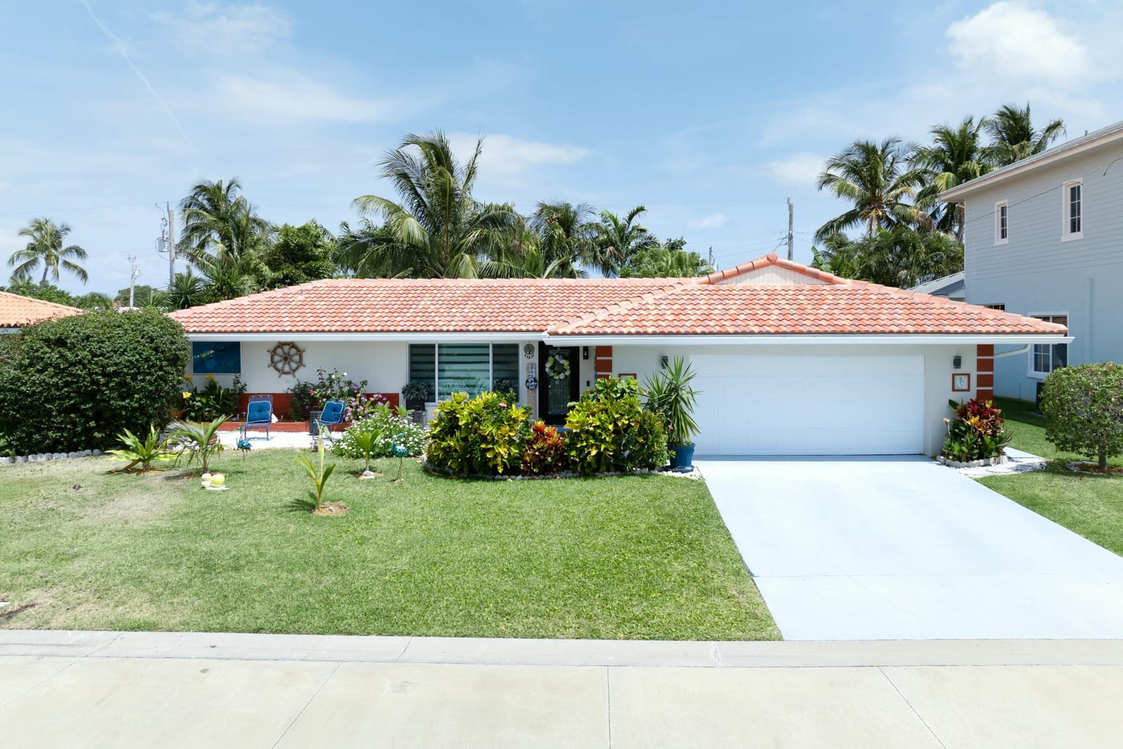 1050 Singer Drive, Singer Island, FL 33404 photo 2