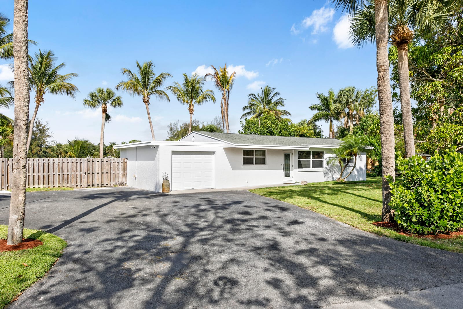 607 Skylake Drive, West Palm Beach, FL 33415 photo 4