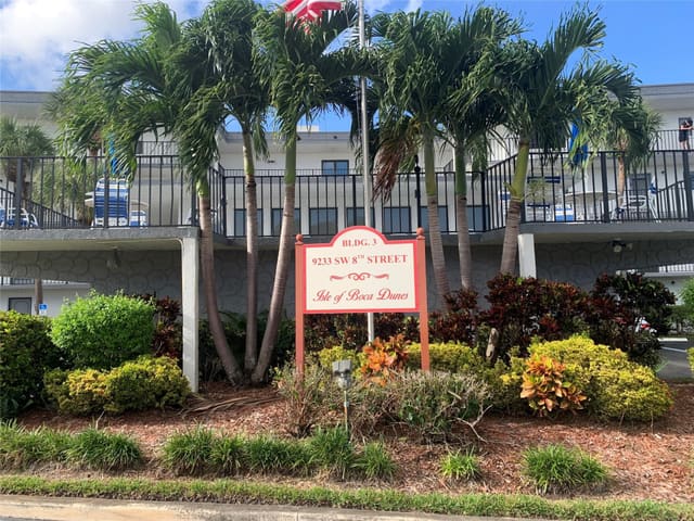 9233 SW 8th Street 323, sold in Isle Of Boca Dunes, Boca Raton, FL