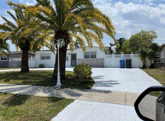 1500 NW 41 Court, Oakland Park, FL 33309