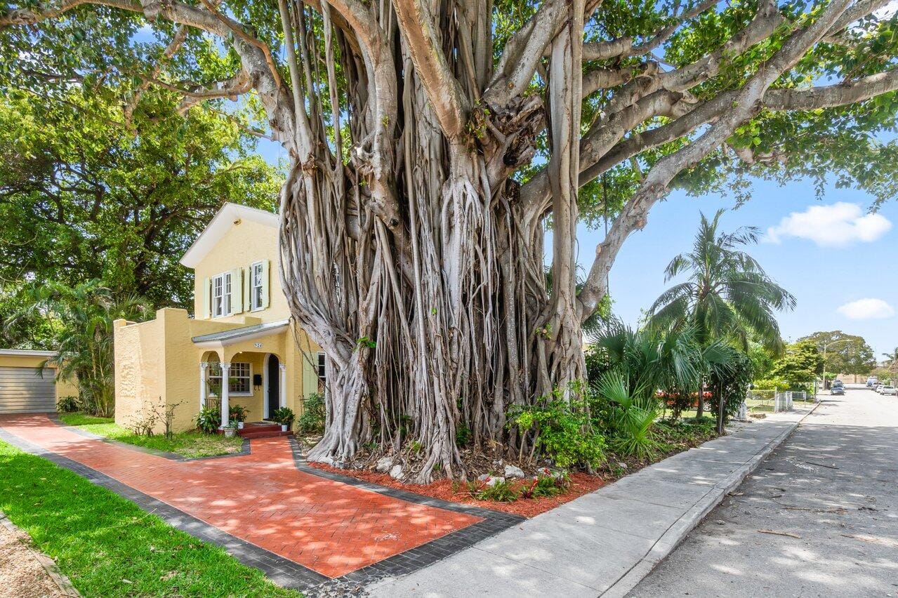 924 Almeria Road, West Palm Beach, FL 33405 photo 1