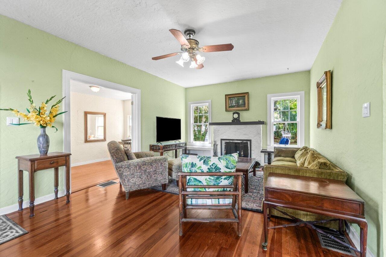 924 Almeria Road, West Palm Beach, FL 33405 photo 4