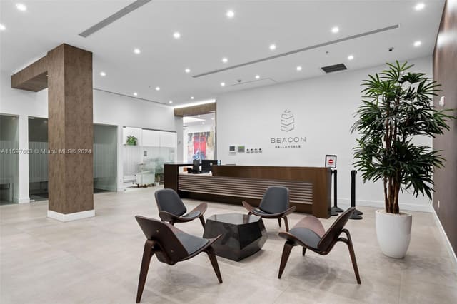 800 SE 4th Avenue 817, Hallandale Beach, FL 33009