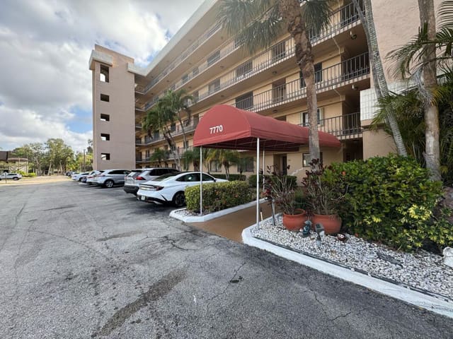 7770 Tahiti Lane 501, Lake Worth, FL 33467