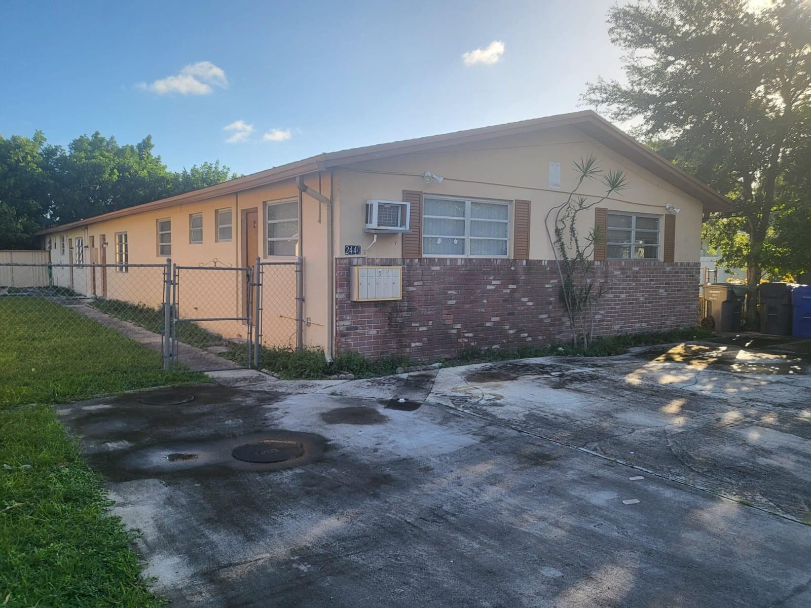 2440 Hayes Street, Hollywood, FL 33020