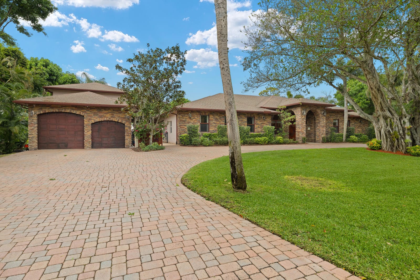 265 Westwood Circle E, West Palm Beach, FL 33411