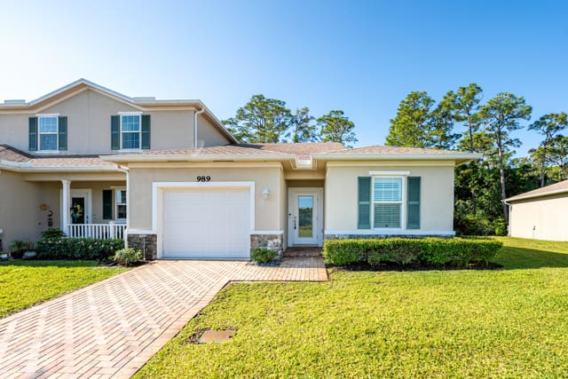 989 NE Trailside Run, Port St. Lucie, FL 34983