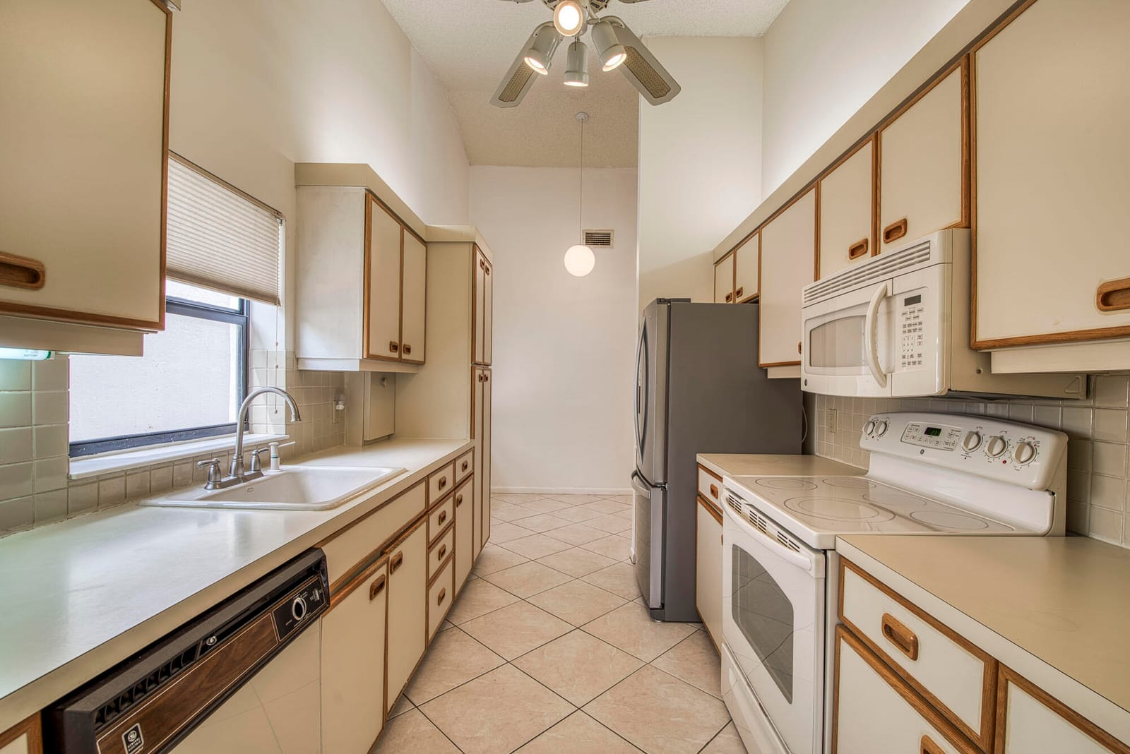 4684 Daylily Court — photo 8