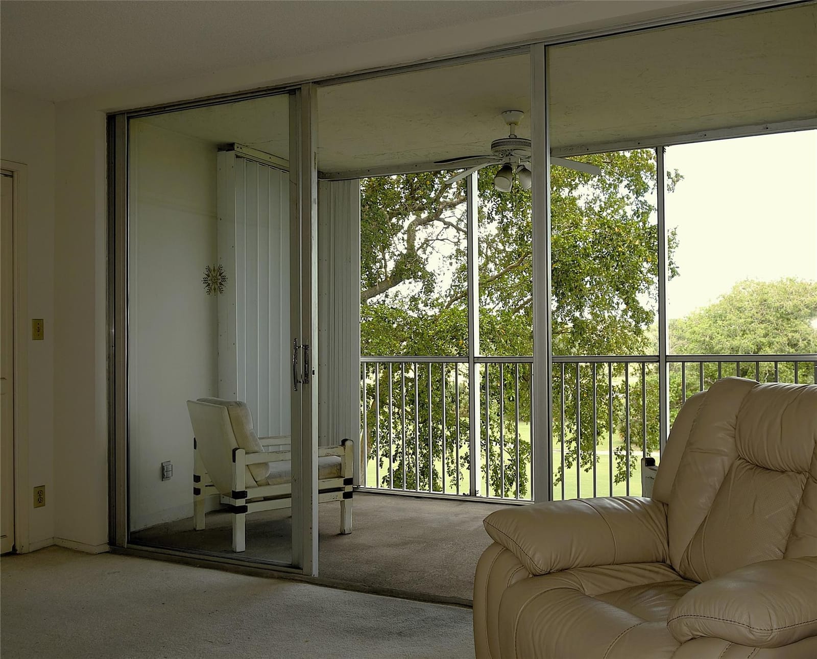 2901 S Palm Aire Drive 408 — photo 5