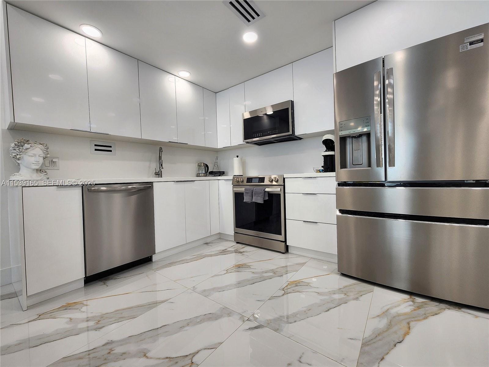 3505 S Ocean Drive 1509 — photo 8
