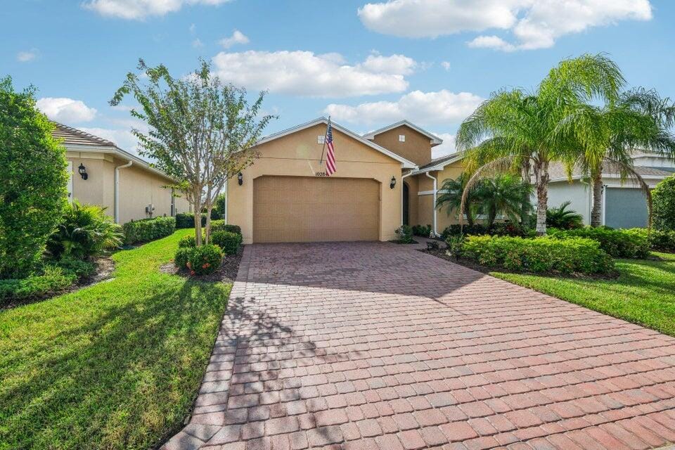 10284 SW Fernwood Avenue, Port St. Lucie, FL 34987