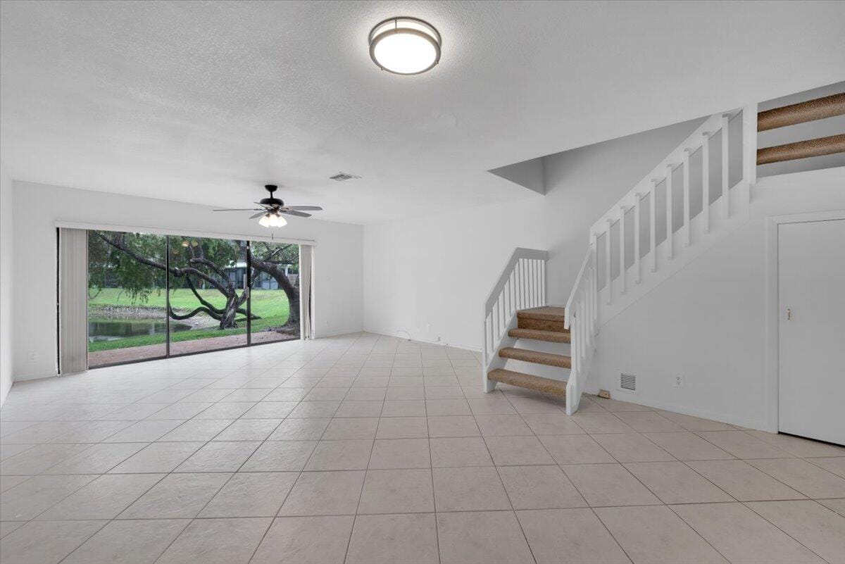 4718 NW 82nd Avenue 1706, Lauderhill, FL 33351